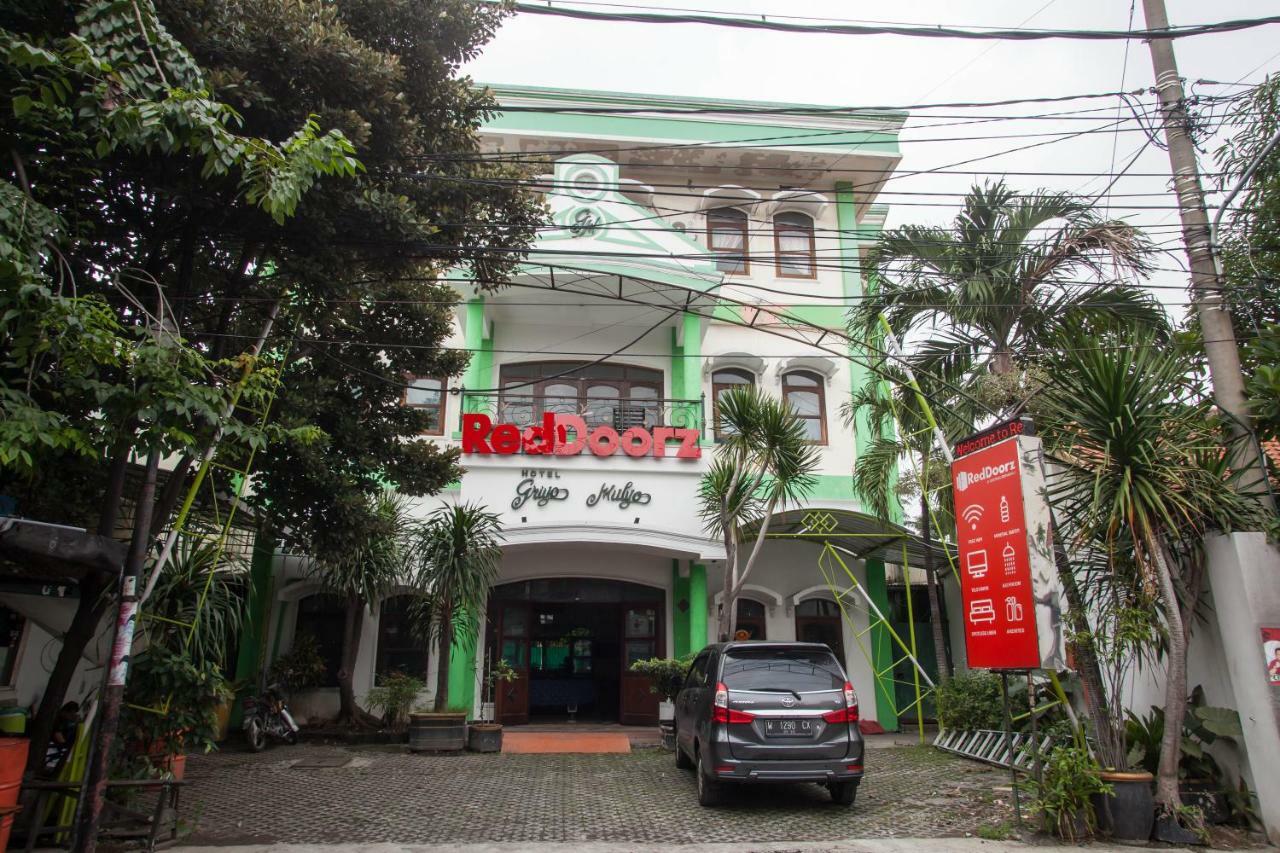 Reddoorz @ Genteng Surabaya 2 Buitenkant foto